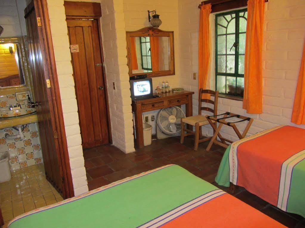 Bed and Breakfast Casa del Retoño Tlaquepaque Exterior foto